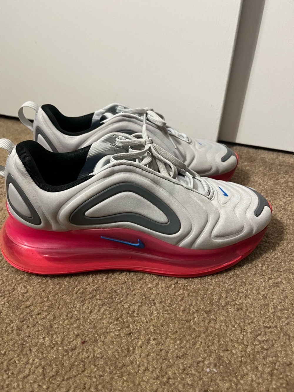 Nike Air Max 720 youth 6.5 - Picture 3 of 5